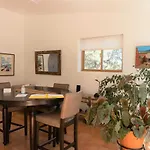 Peaceful Santa Fe Forest Home, Comfy And Well-Equipped