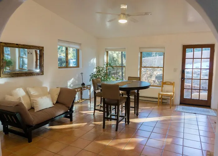 Peaceful Santa Fe Forest Home, Comfy And Well-Equipped