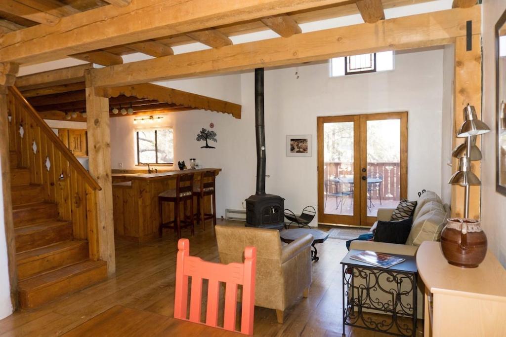 Peaceful Forest Home, Comfy And Well-equipped *