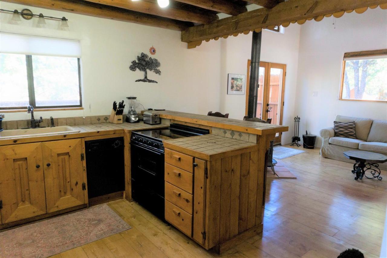 Peaceful Forest Home, Comfy And Well-equipped